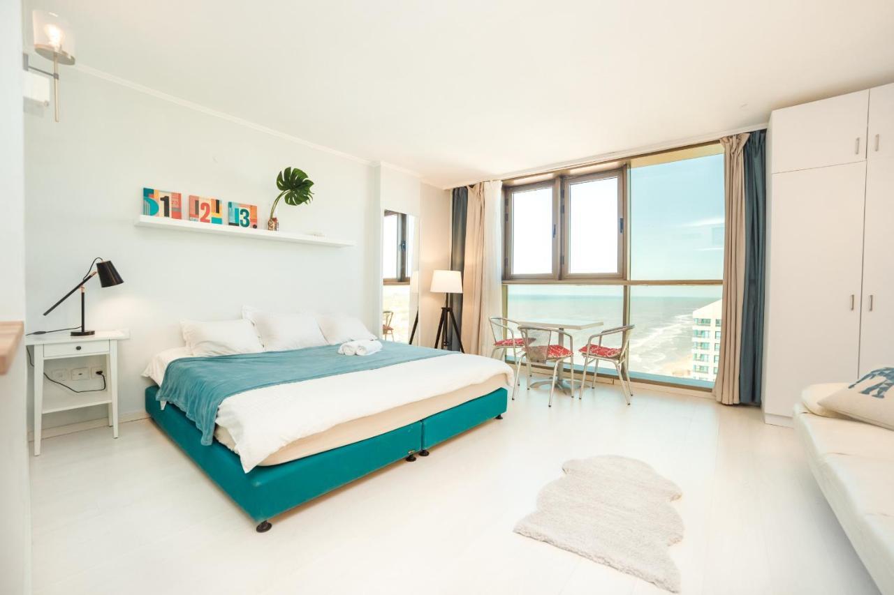 Apartamento Sunny Sea View Studio Herzelia Exterior foto